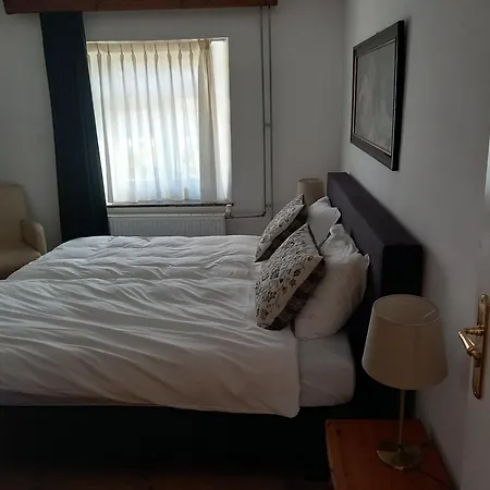 Florahof 1 Apartment